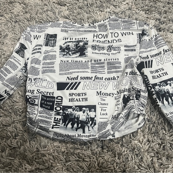 Newspaper Print Crop top - Picture 5 of 6